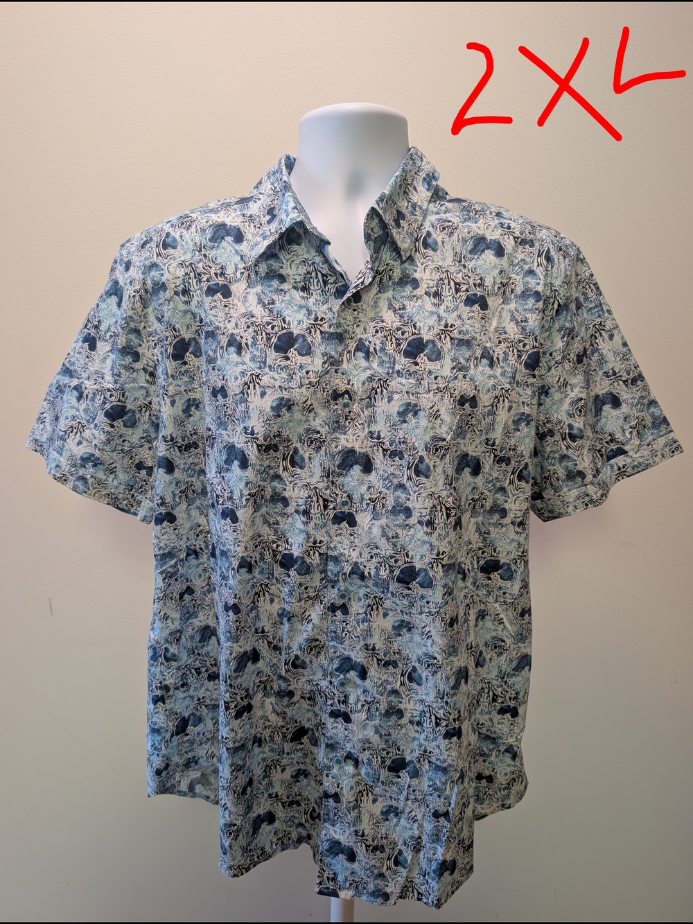 Men's Casual Short-Sleeve Button Down Shirt in Light Blue Floral Print